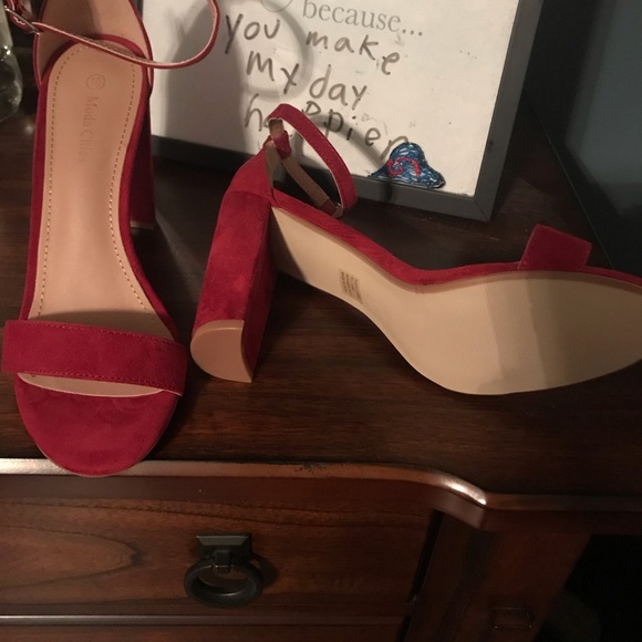 Moda Chics size 10 wine colored heels - Picture 2 of 3